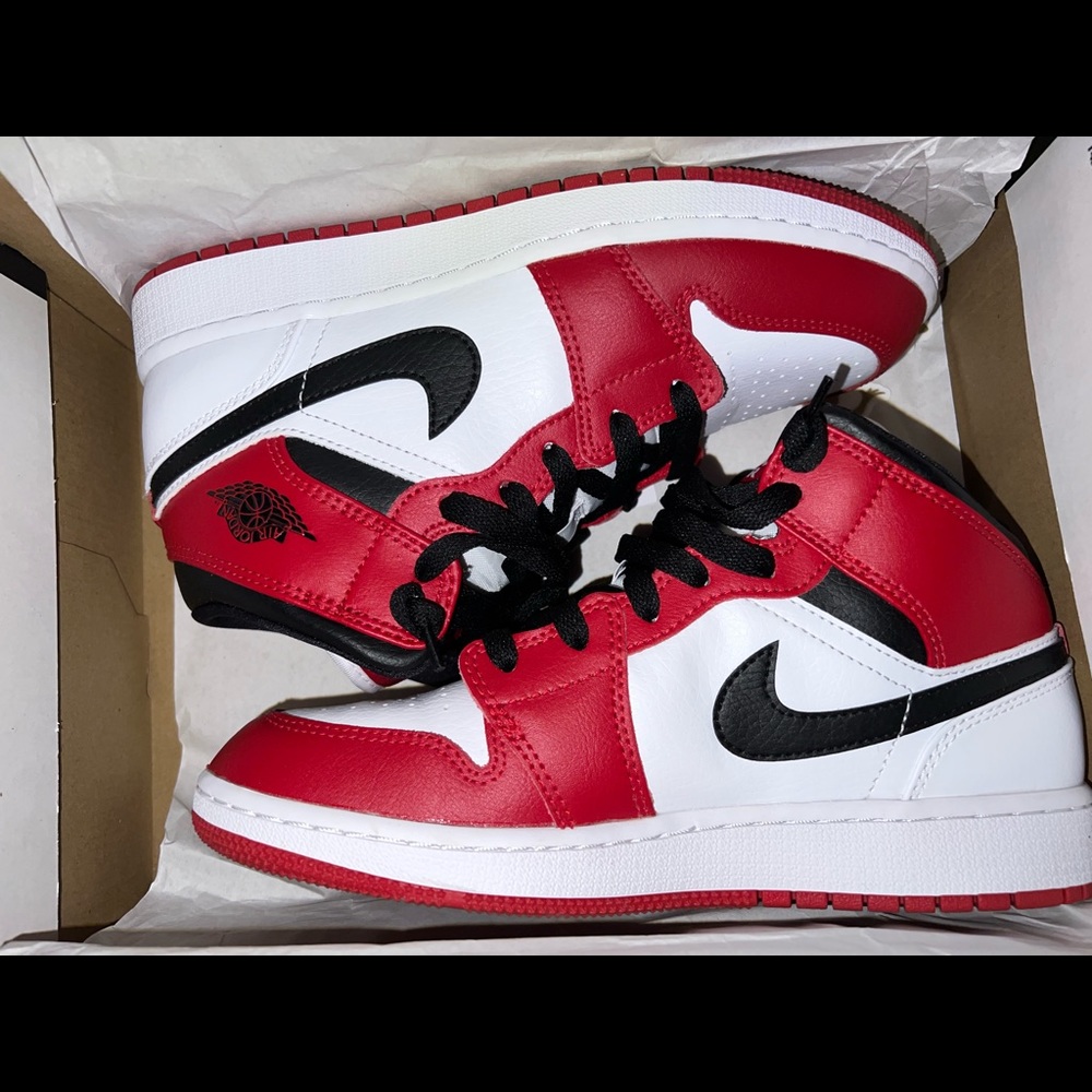 Jordan 1  Chicago mids